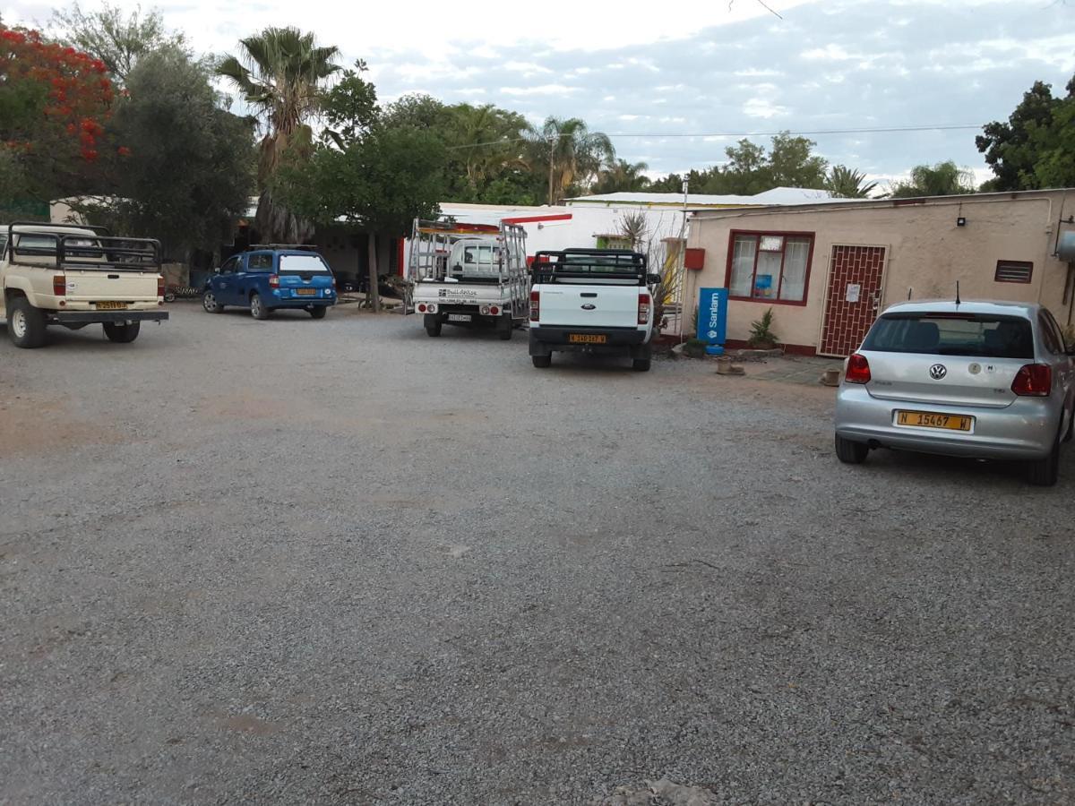 Kai-Oms Backpackers Lodge Outjo Exterior photo