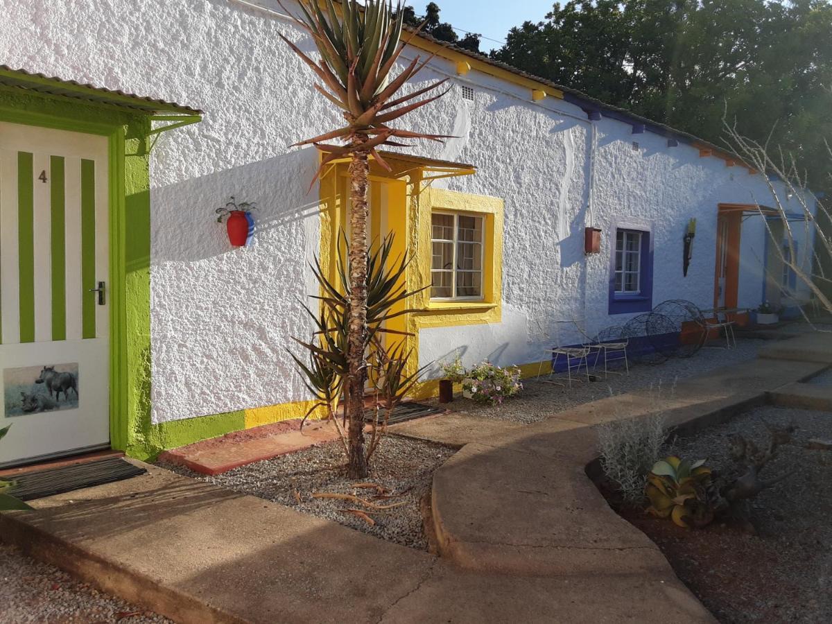 Kai-Oms Backpackers Lodge Outjo Exterior photo