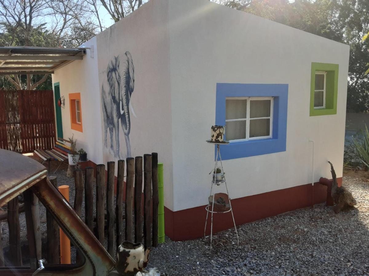Kai-Oms Backpackers Lodge Outjo Exterior photo