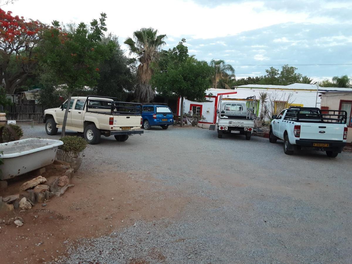 Kai-Oms Backpackers Lodge Outjo Exterior photo