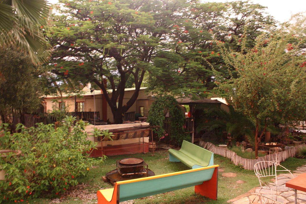 Kai-Oms Backpackers Lodge Outjo Exterior photo