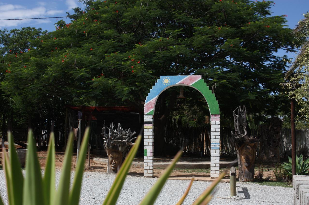 Kai-Oms Backpackers Lodge Outjo Exterior photo